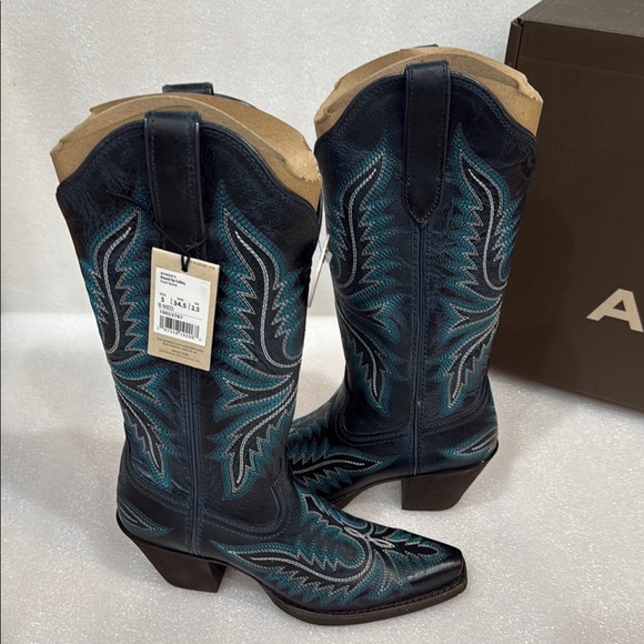 Ariat Round Up Collins Boots Fresh Denim size 5 New - Picture 1 of 10